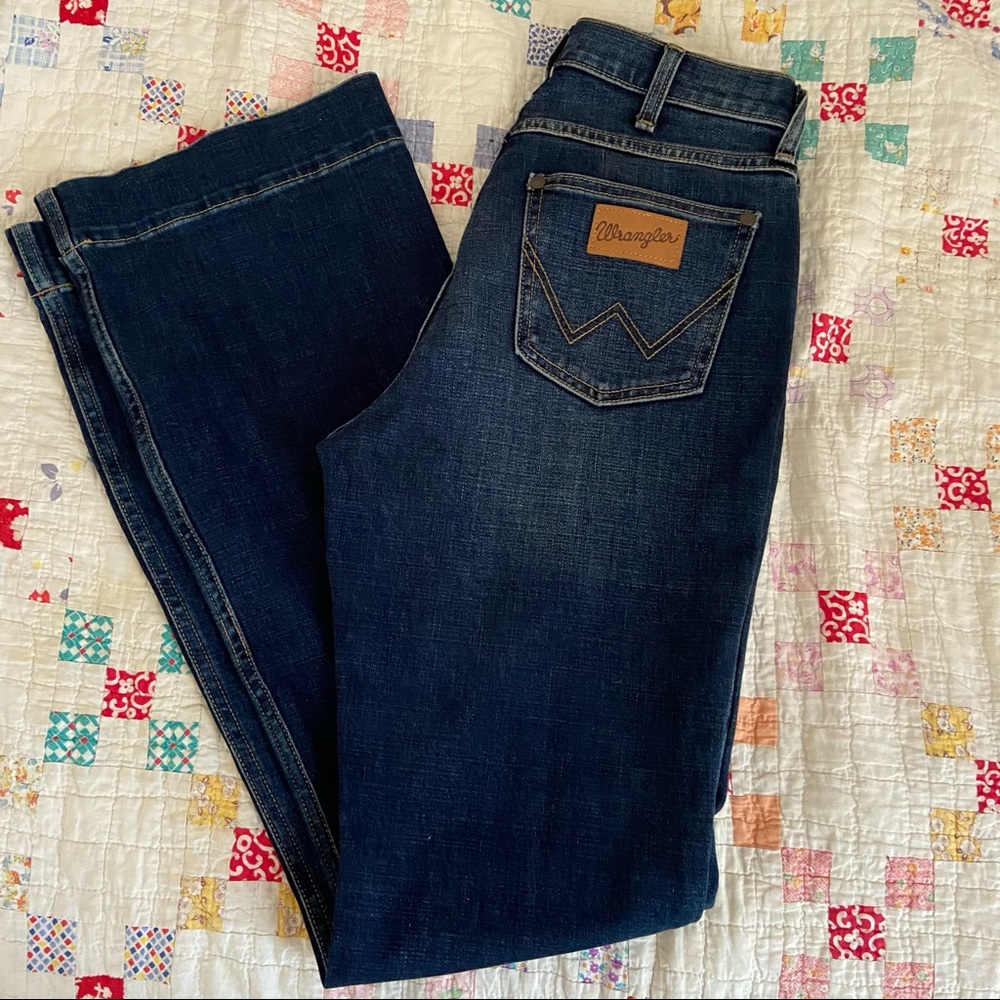 Like New Wrangler Exaggerated Bootcut Jeans